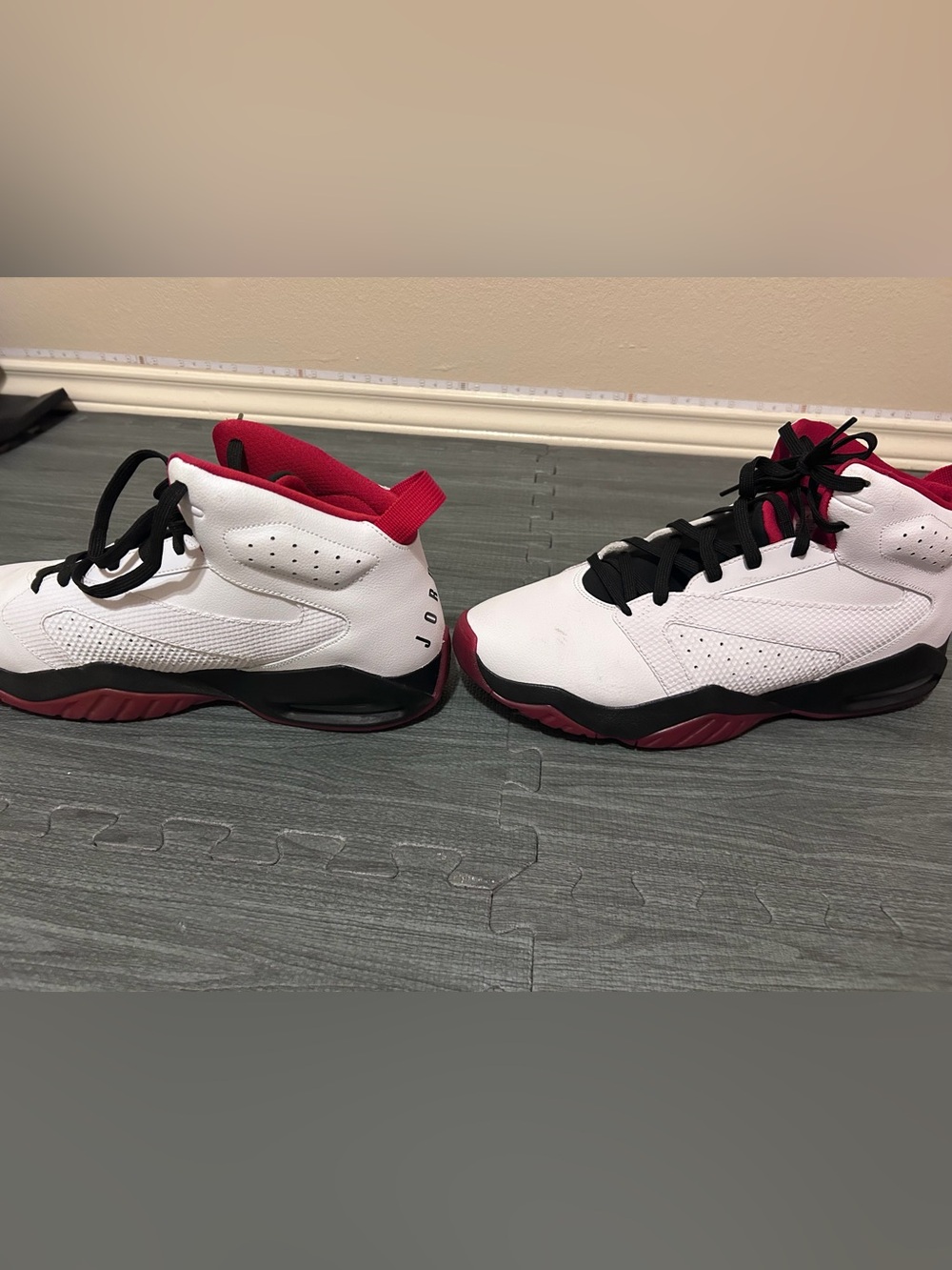 Jordan lift off white gym red size 14
